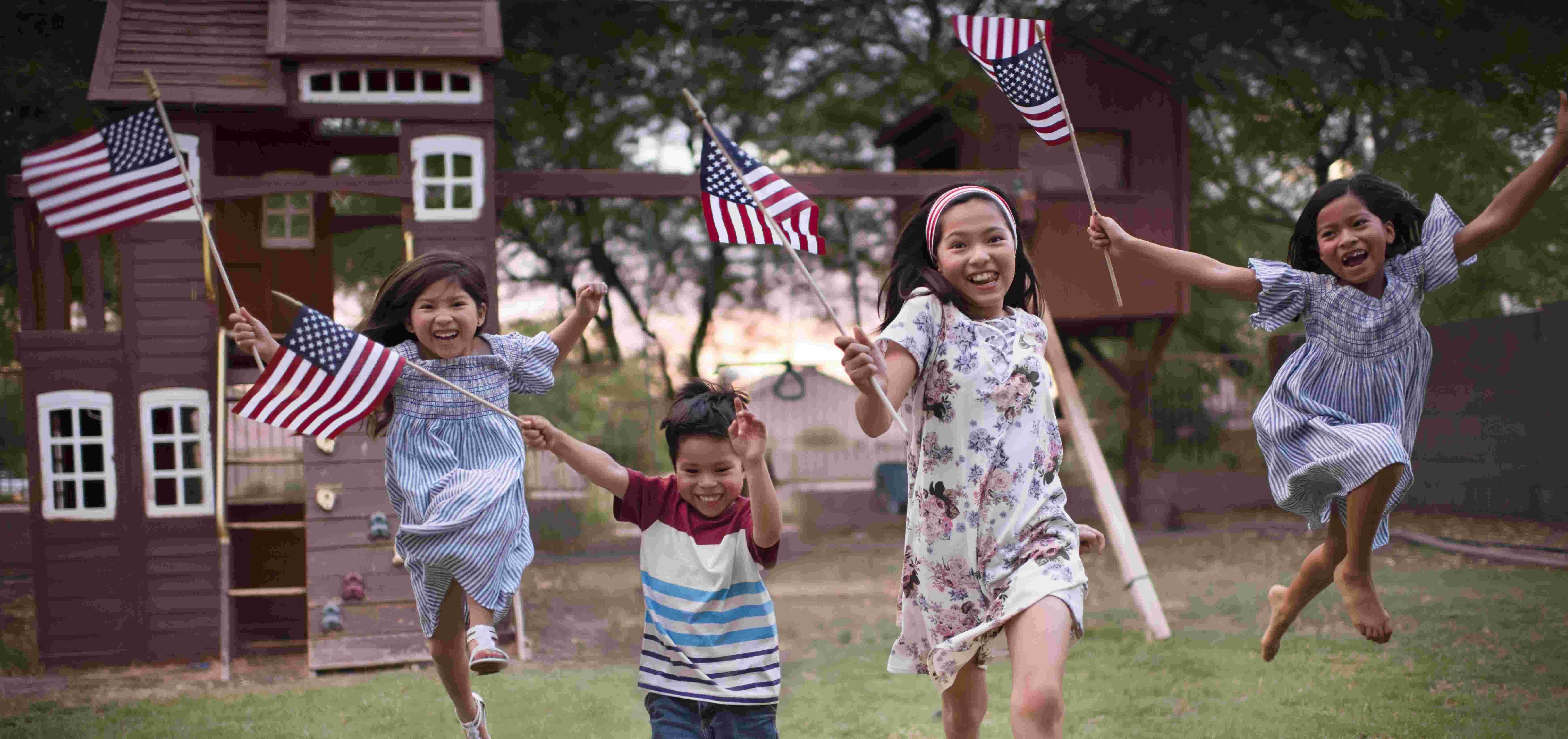 kids celebrating fourth of July 